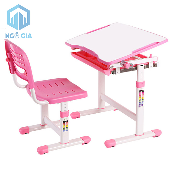 Bộ bàn ghế với tone màu hồng dành cho bé gái