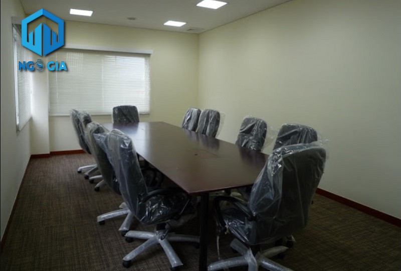 Các mẫu ghế văn phòng được đưa đến văn phòng tại tòa nhà Handico Tower